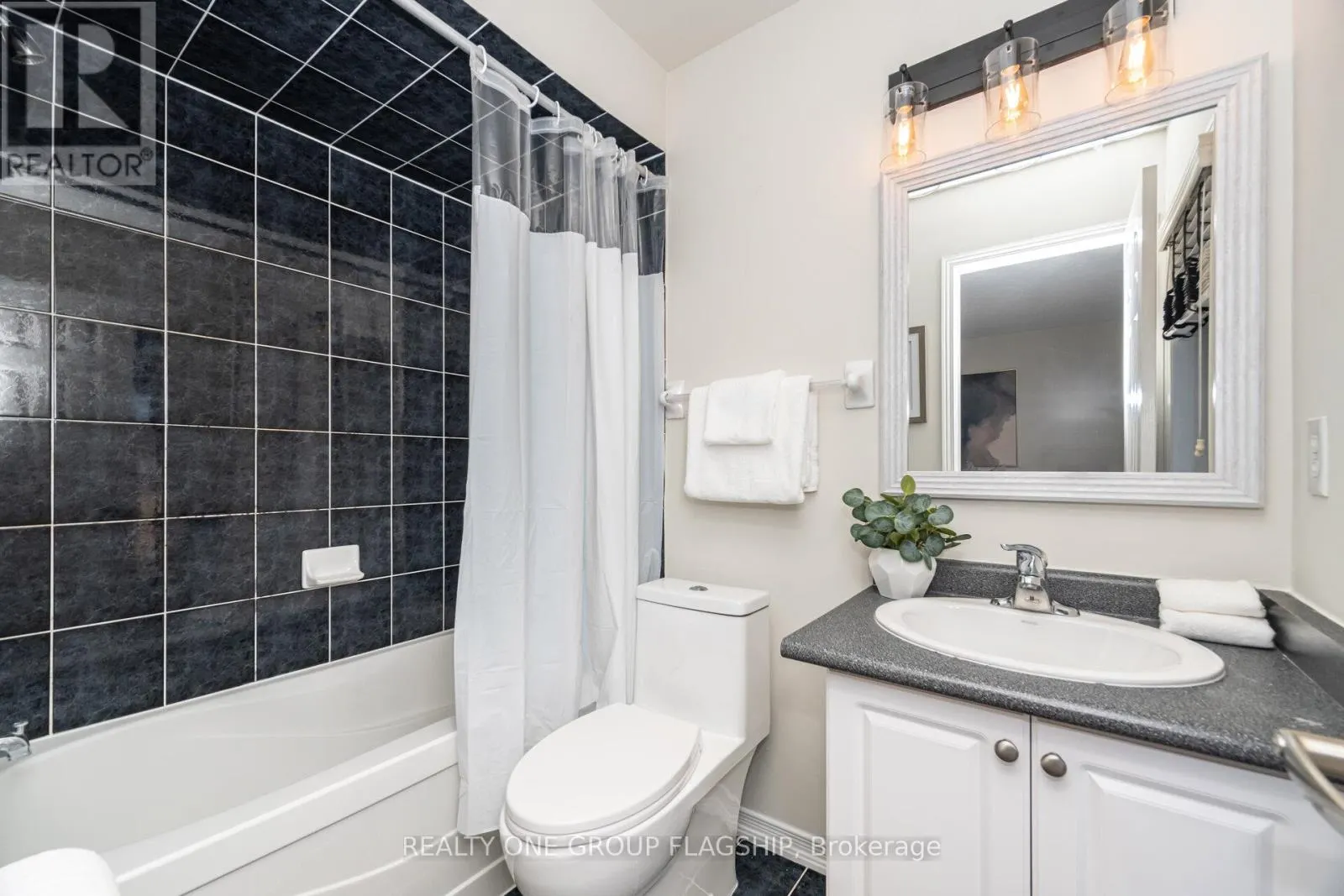 1082 FELICITY CRESCENT