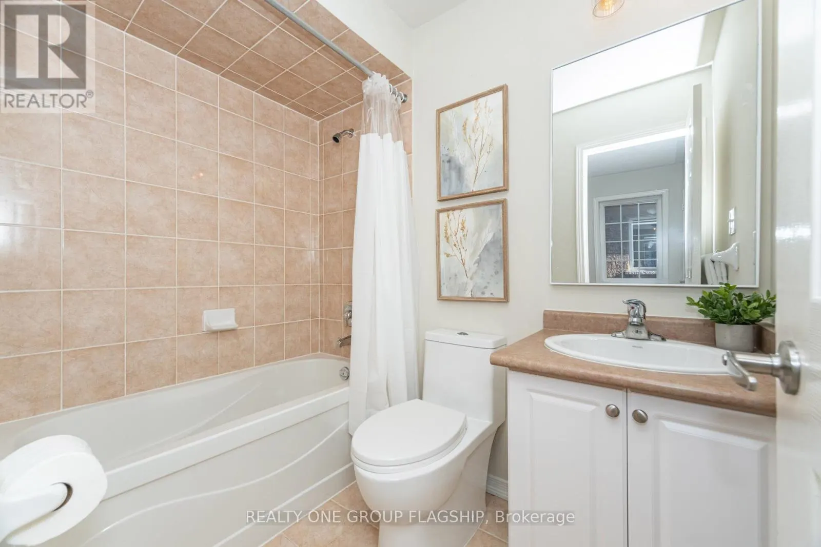 1082 FELICITY CRESCENT