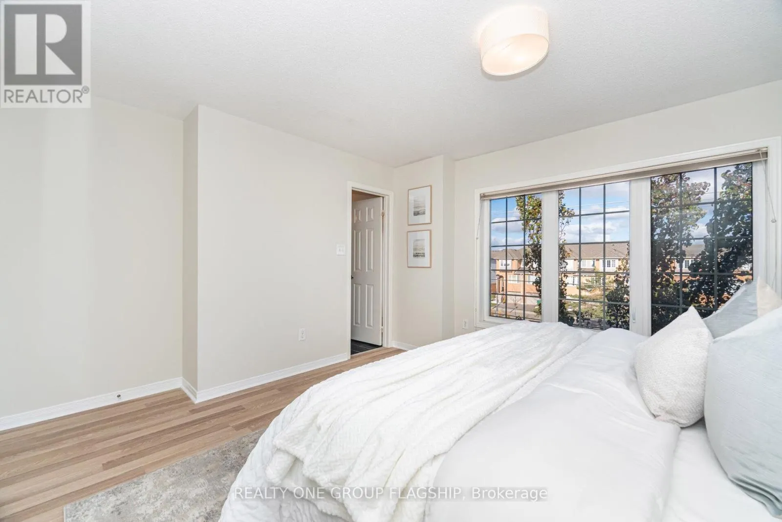 1082 FELICITY CRESCENT