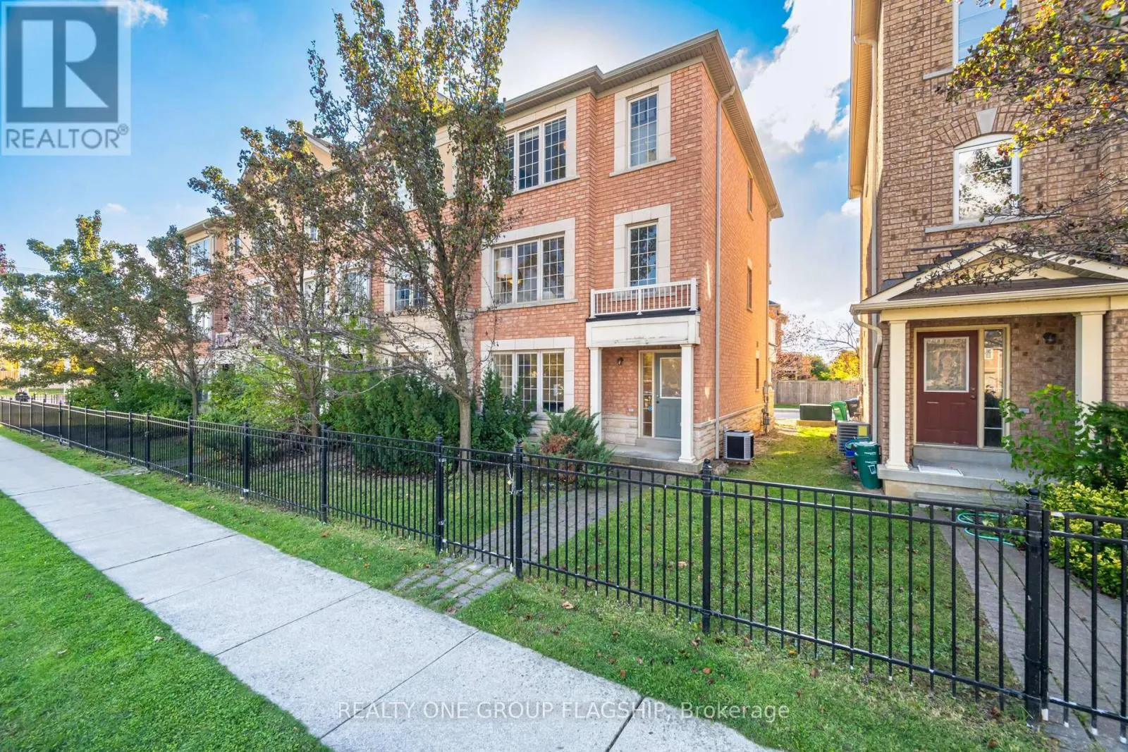 1082 FELICITY CRESCENT