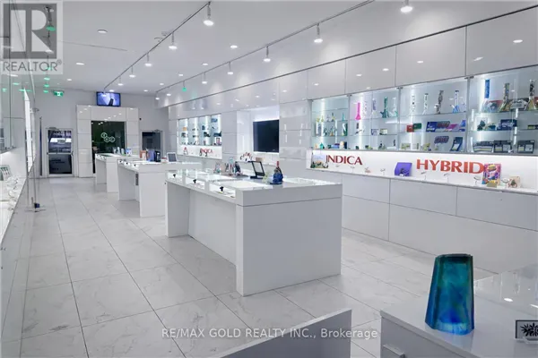 4 - 144 KENNEDY ROAD S