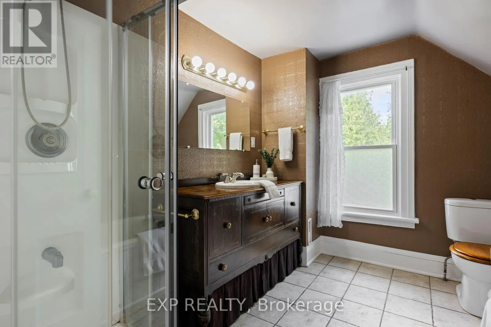 39 TOWNLINE