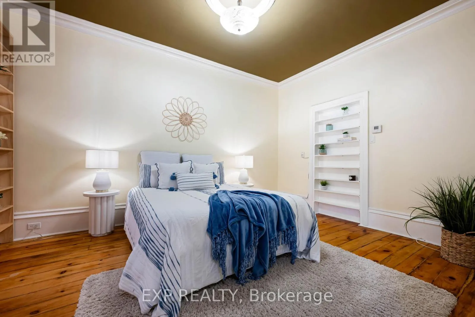 39 TOWNLINE