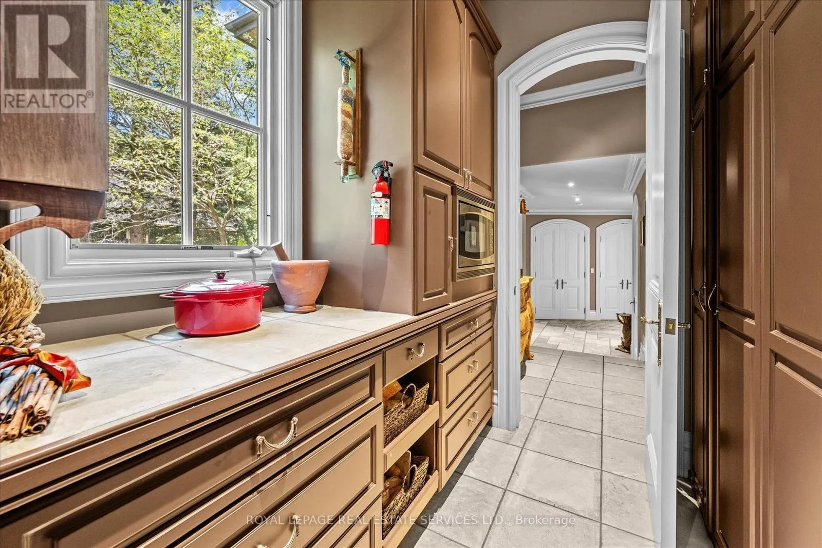 10090 PINEVIEW TRAIL