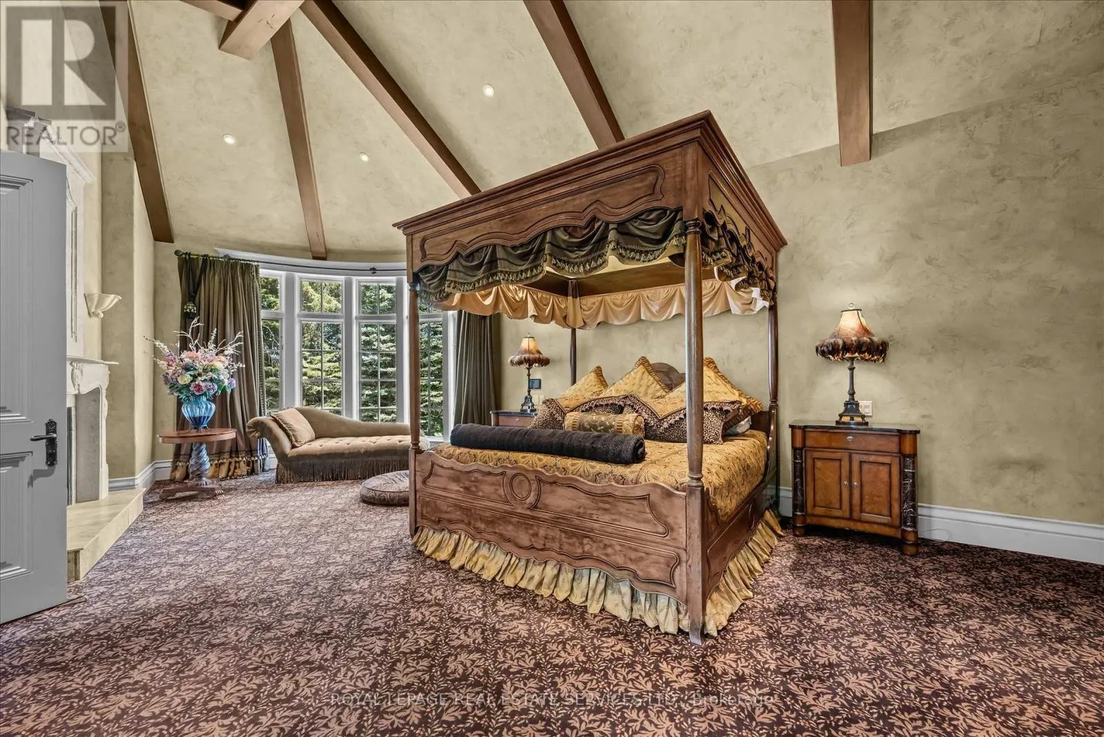 10090 PINEVIEW TRAIL