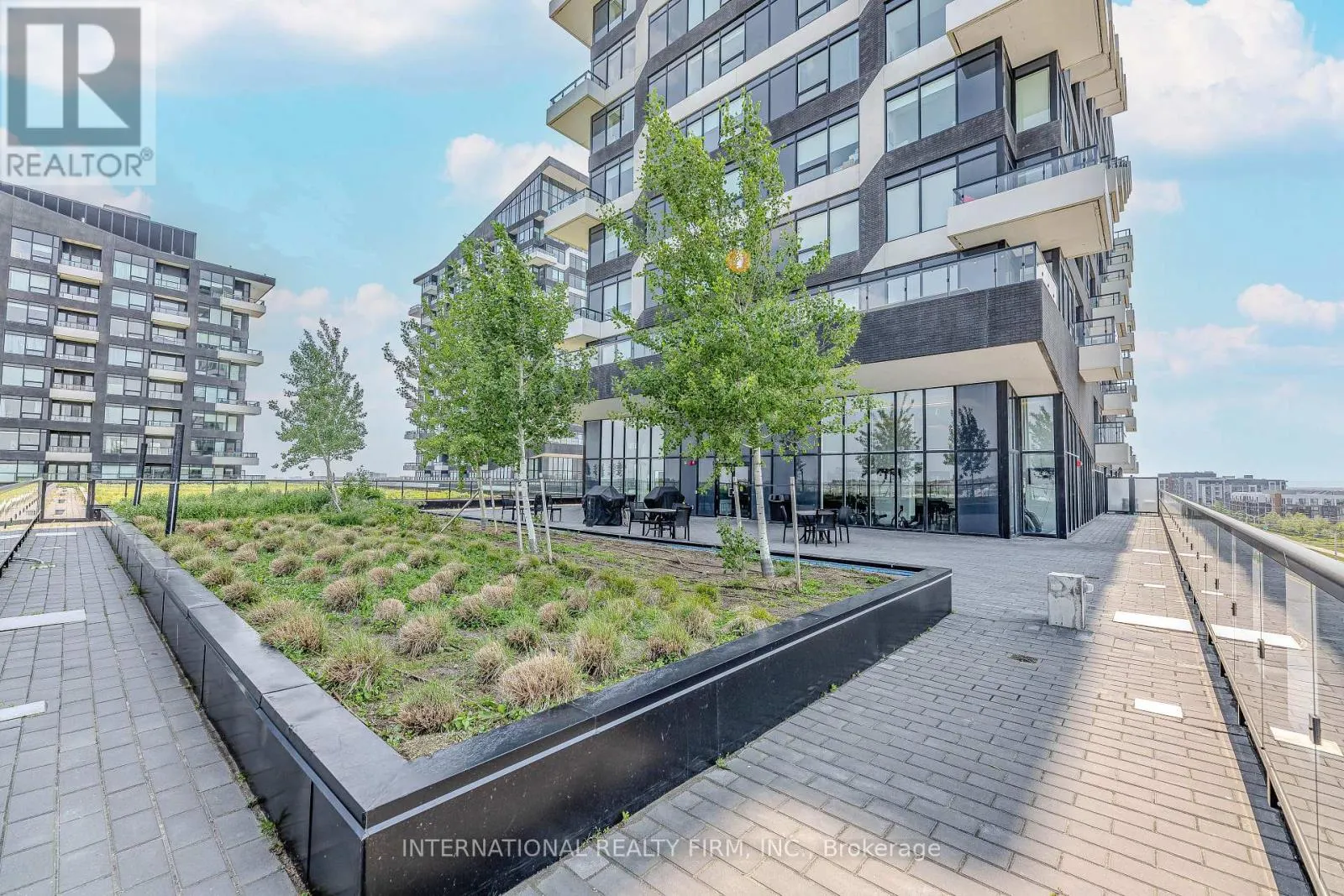 804 - 2481 TAUNTON ROAD