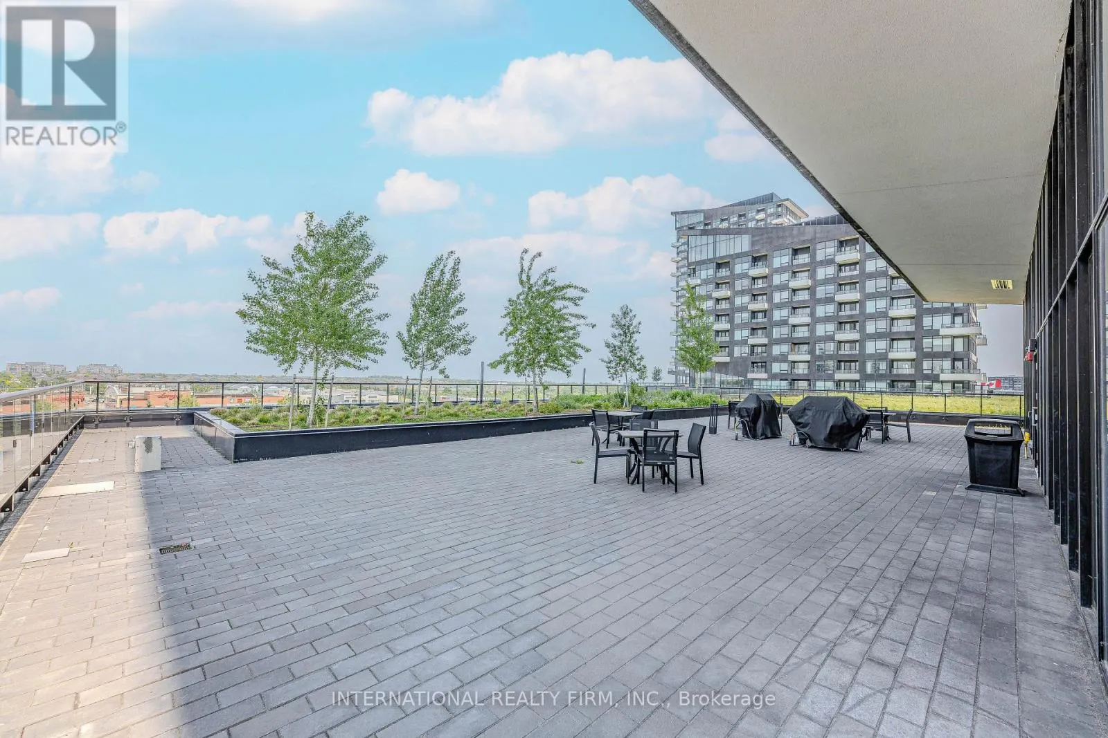 804 - 2481 TAUNTON ROAD