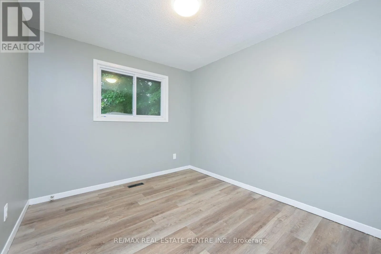 116 BURBANK CRESCENT