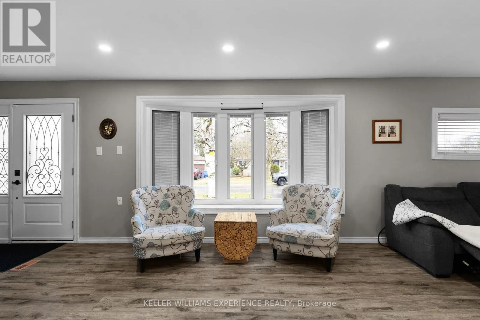 27 RUSTIC CRESCENT