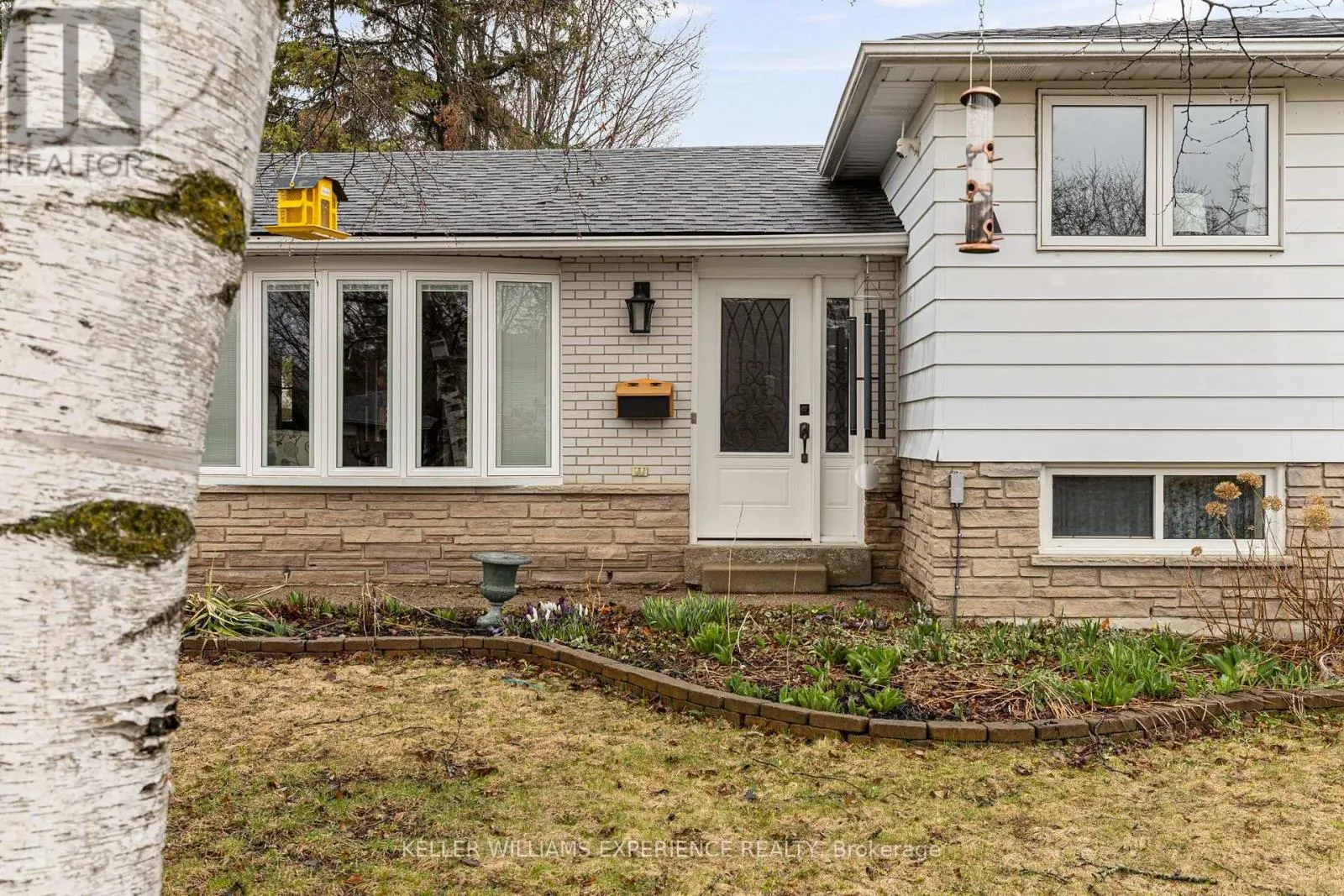 27 RUSTIC CRESCENT