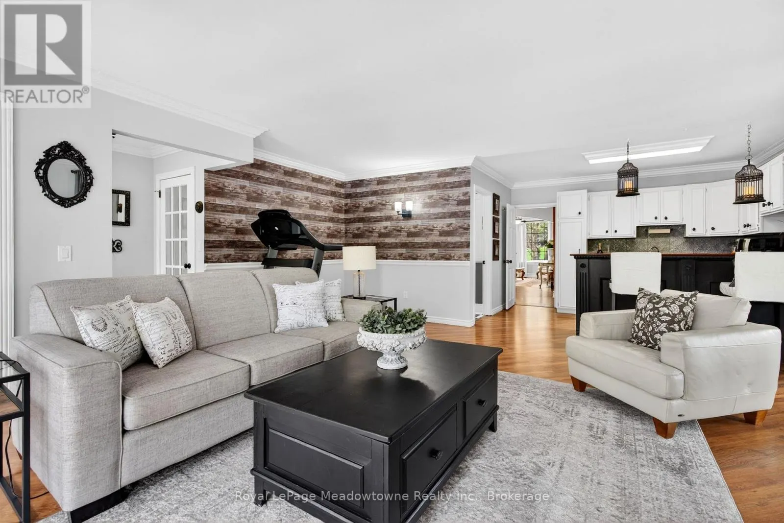 53 CAMPBELL AVENUE E