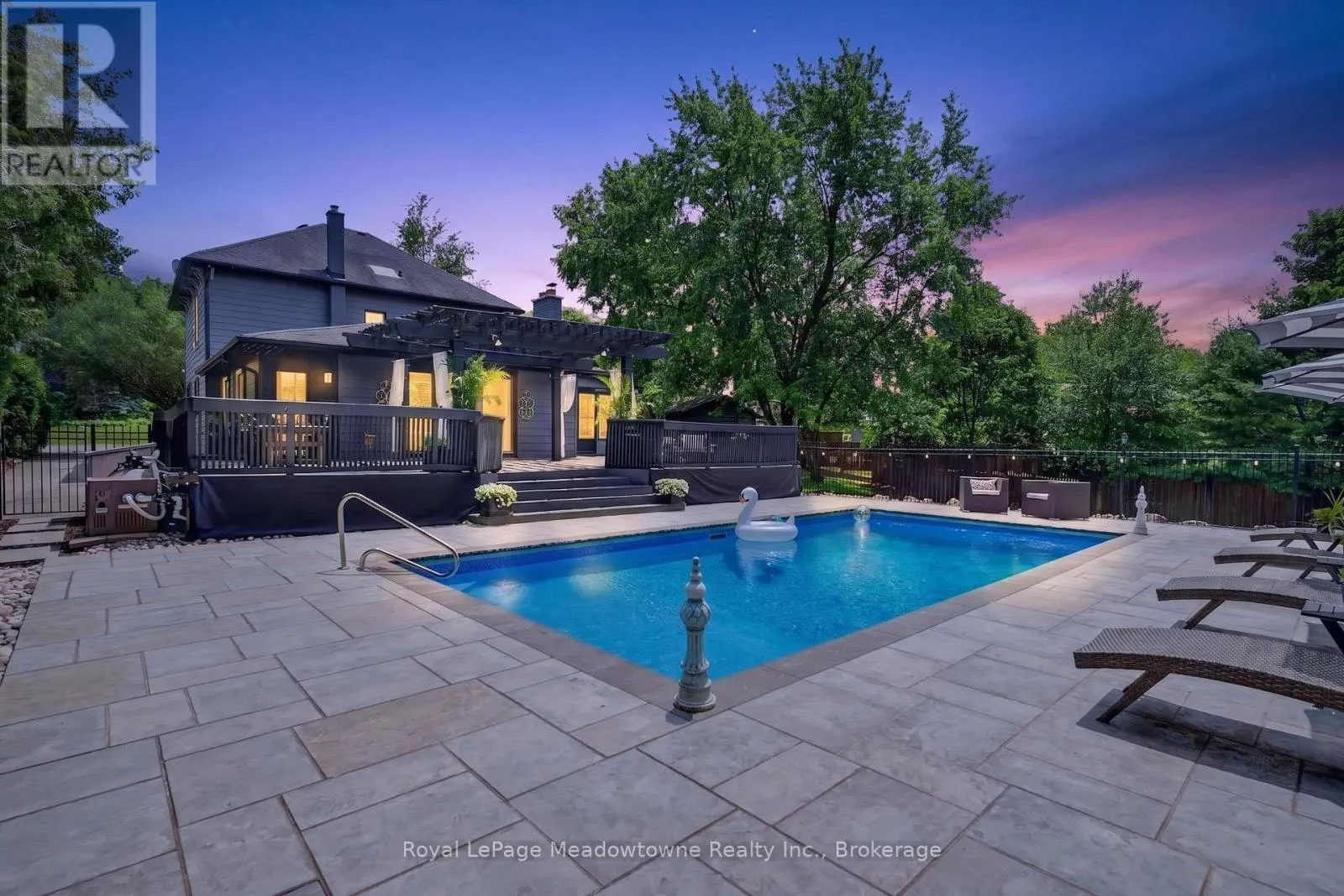 53 CAMPBELL AVENUE E