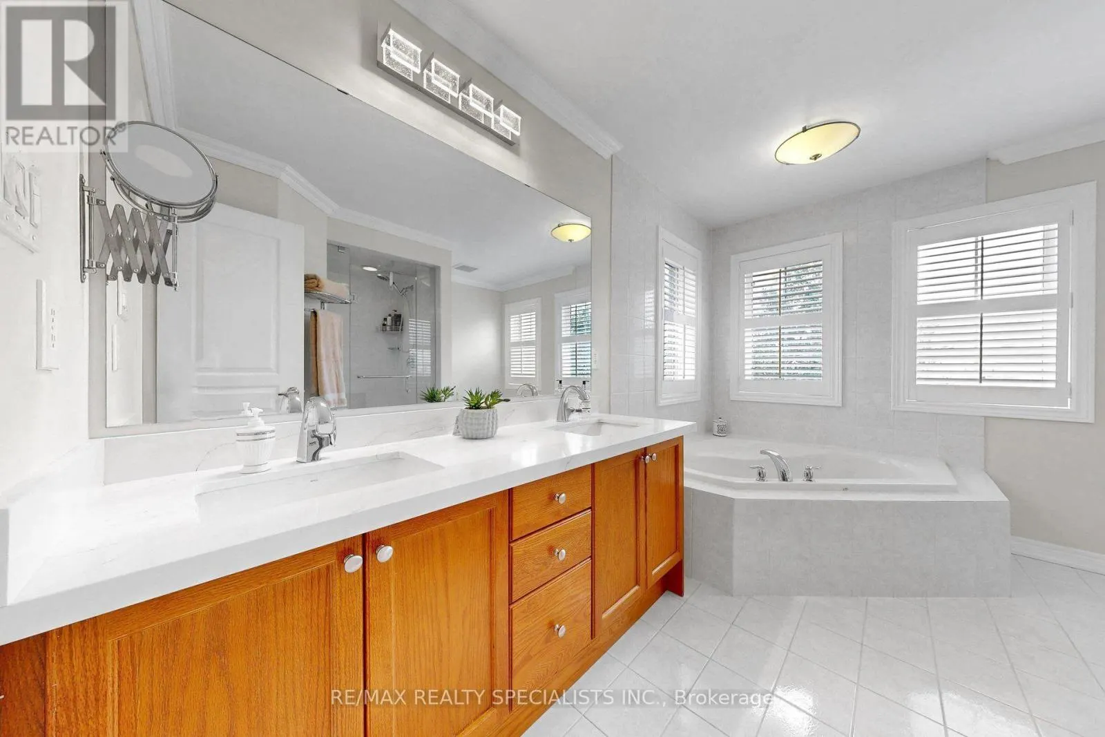 1239 FOX CRESCENT