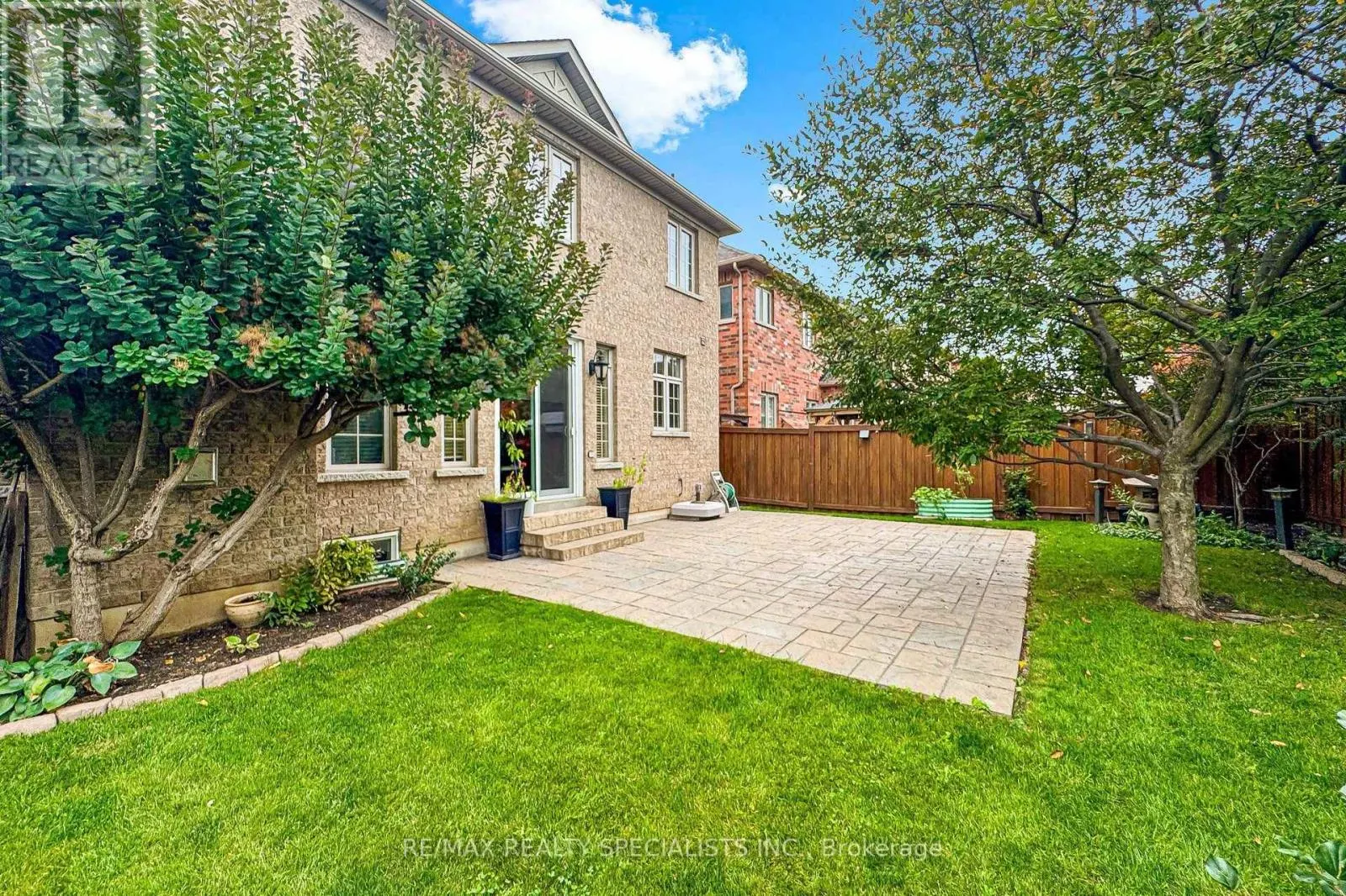 1239 FOX CRESCENT