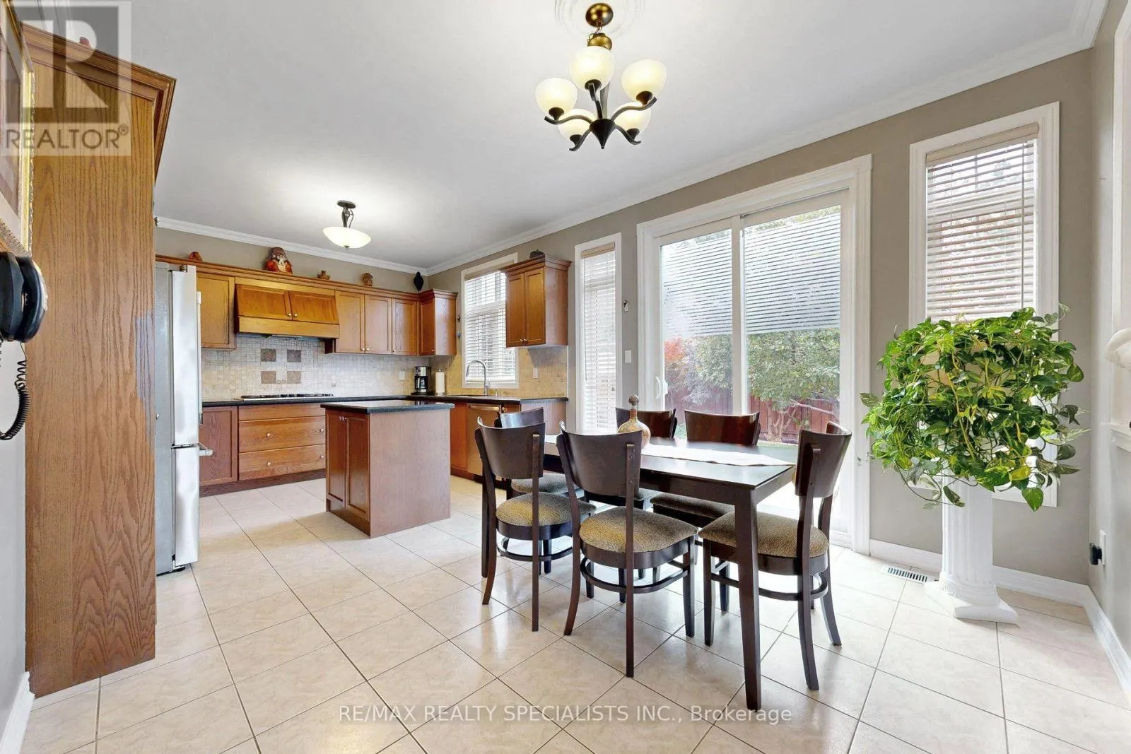 1239 FOX CRESCENT