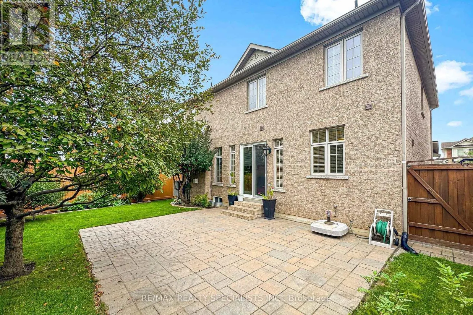 1239 FOX CRESCENT