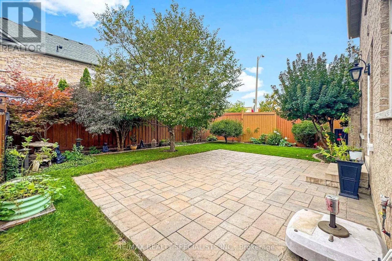 1239 FOX CRESCENT