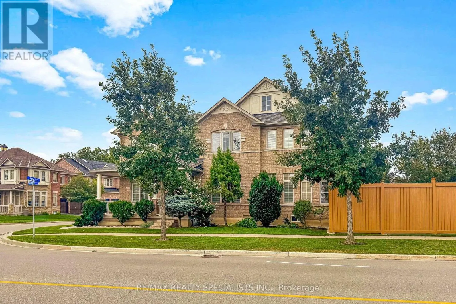 1239 FOX CRESCENT