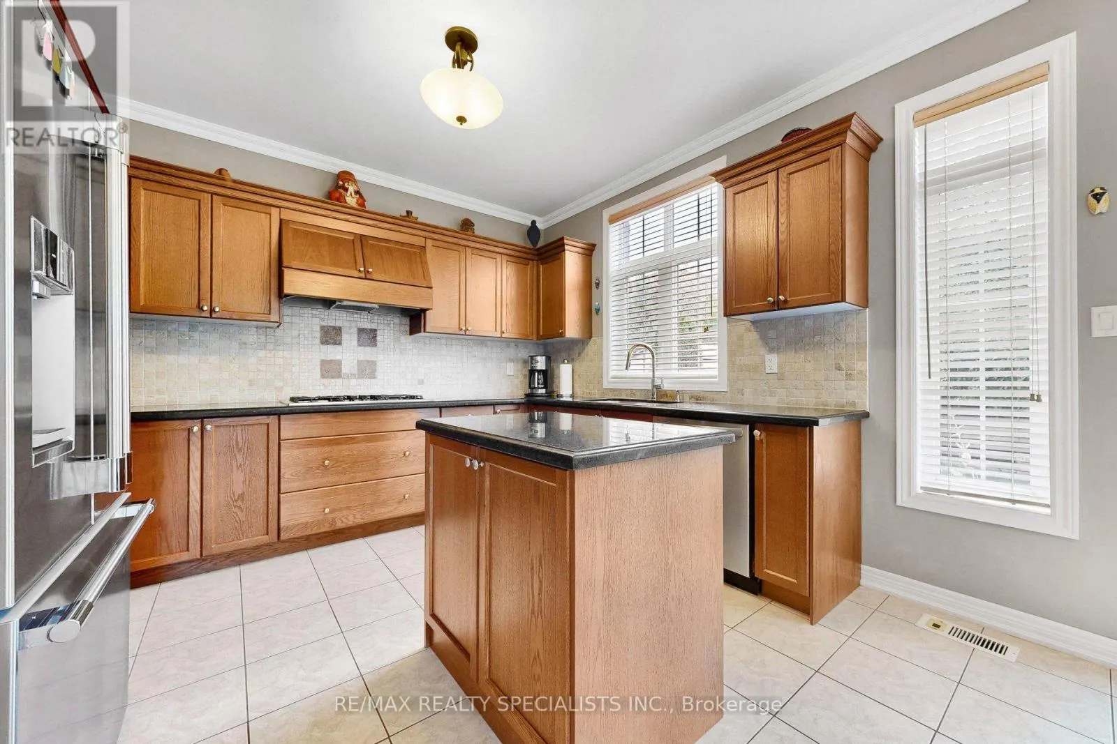1239 FOX CRESCENT
