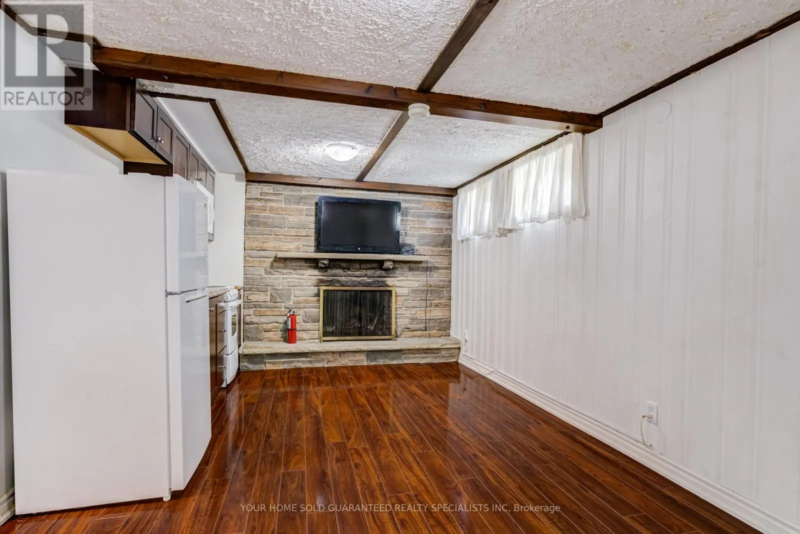 5 HALLOW CRESCENT