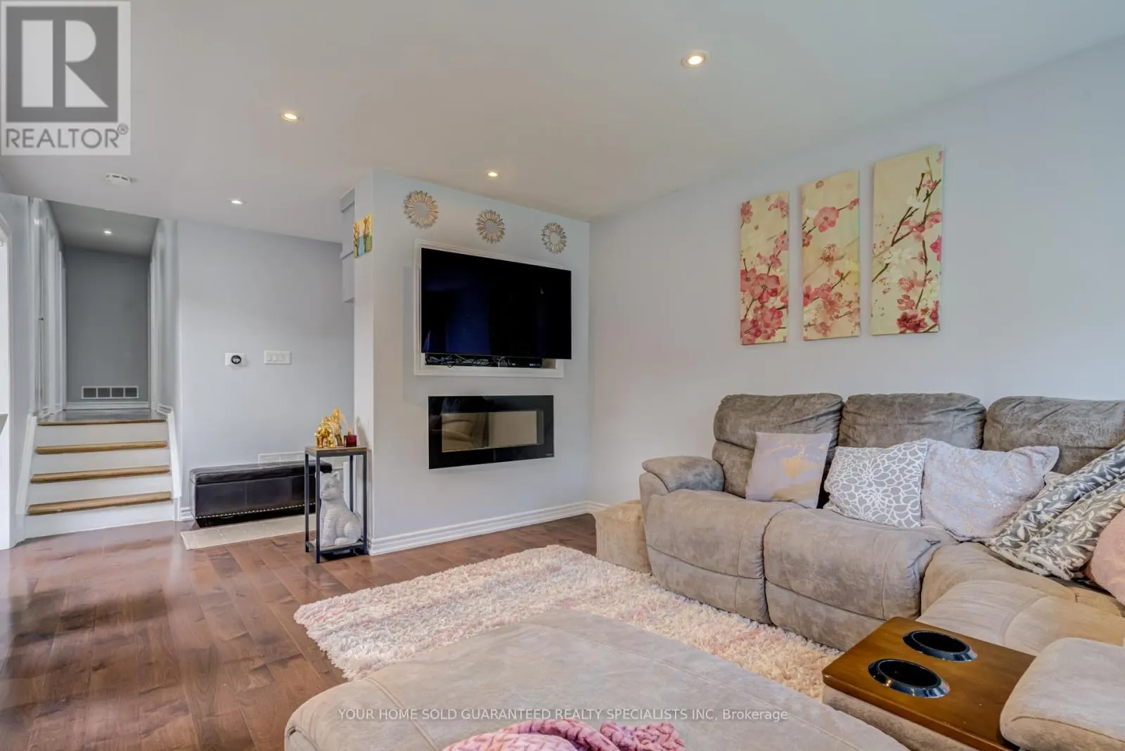 5 HALLOW CRESCENT