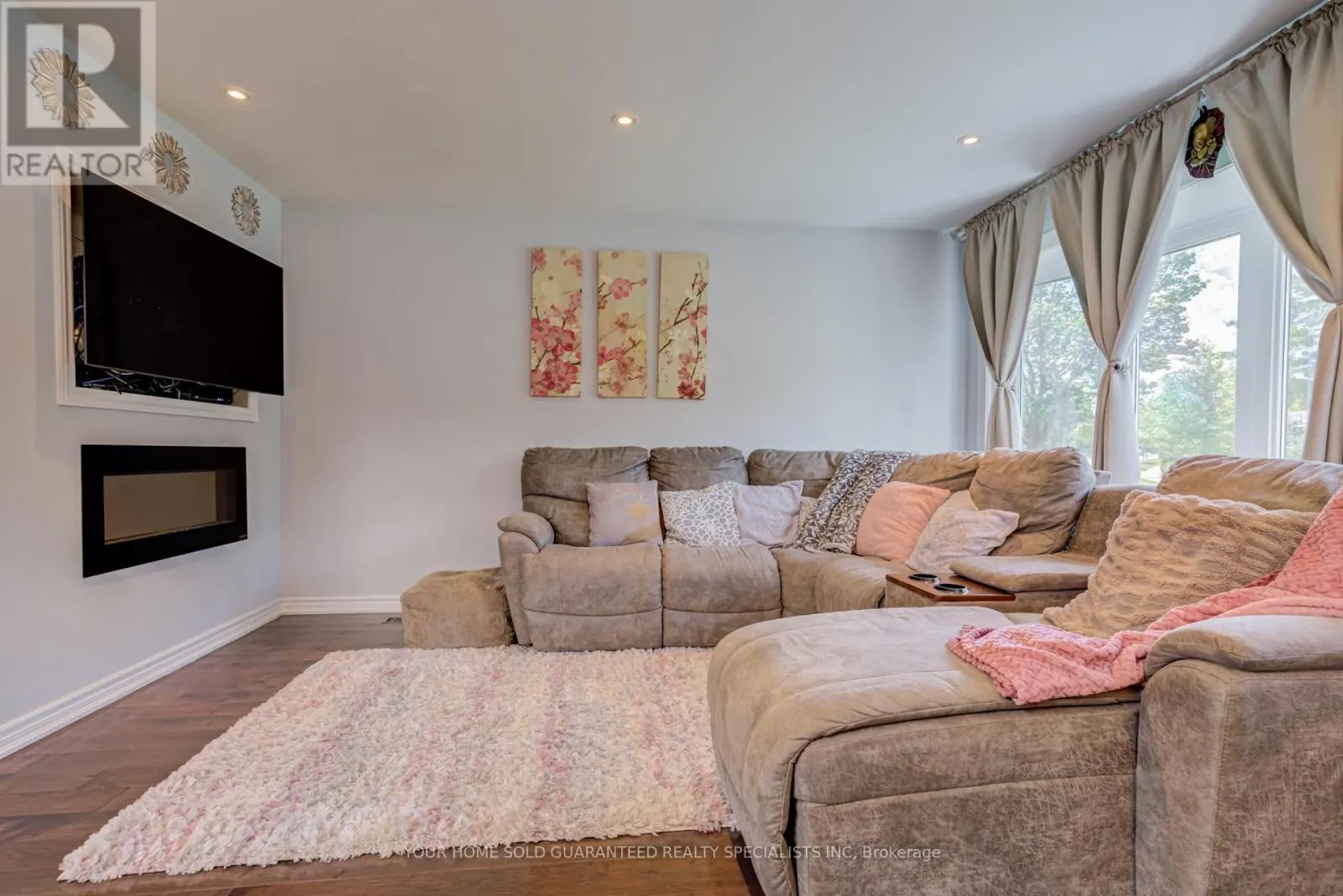 5 HALLOW CRESCENT