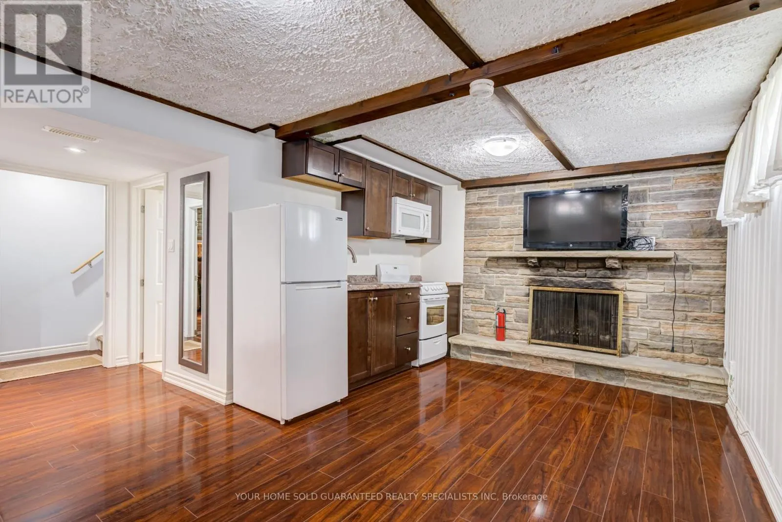 5 HALLOW CRESCENT