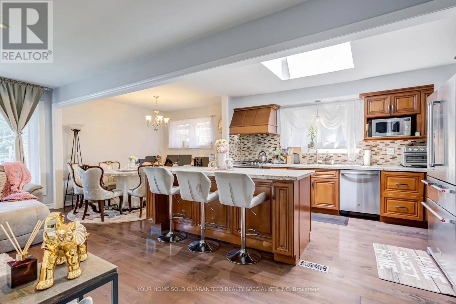 5 HALLOW CRESCENT
