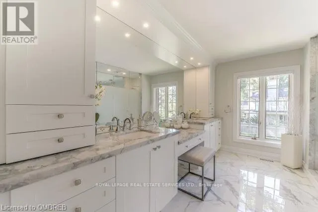 16 ENNISCLARE DRIVE W