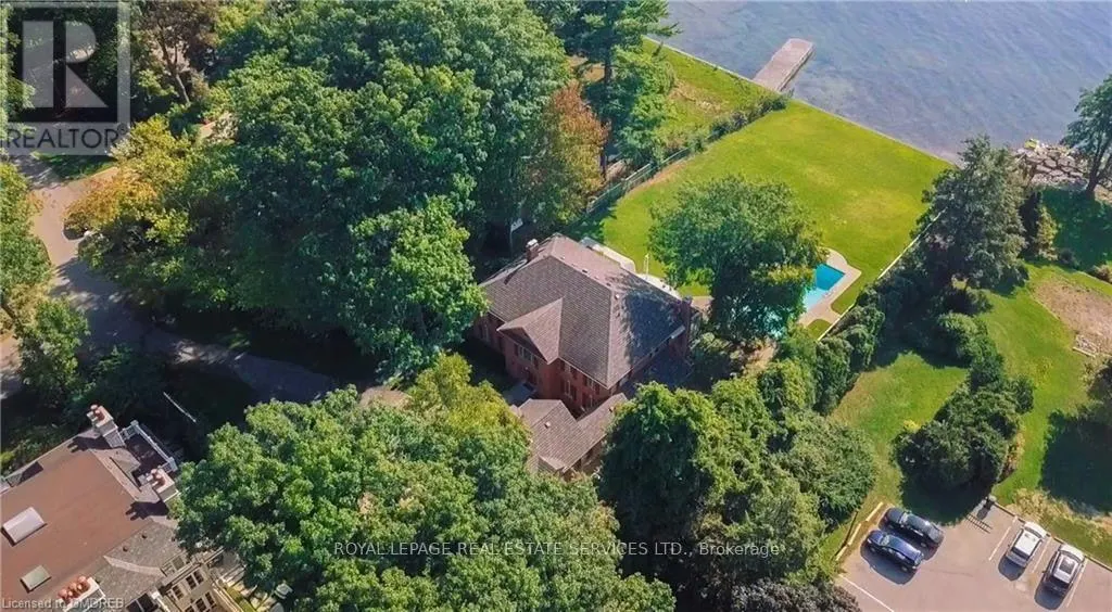 16 ENNISCLARE DRIVE W