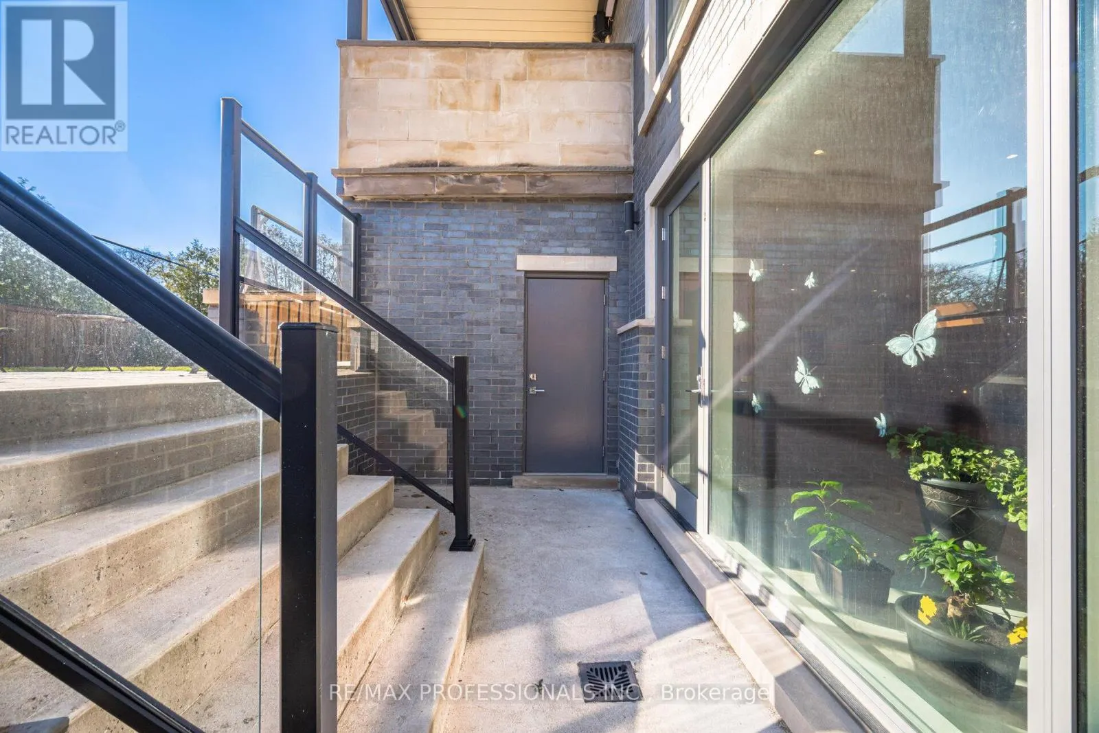 466 THE KINGSWAY