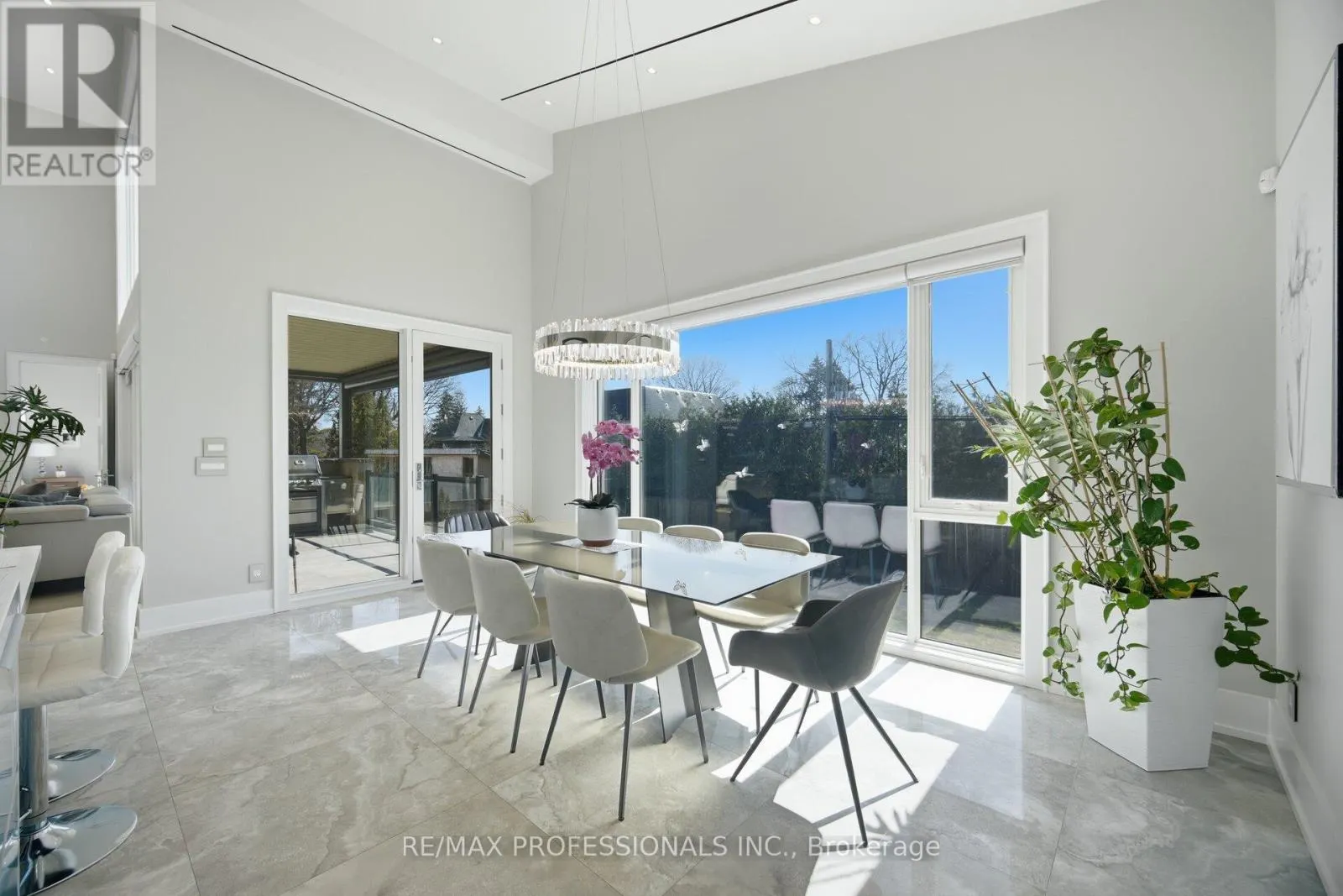 466 THE KINGSWAY