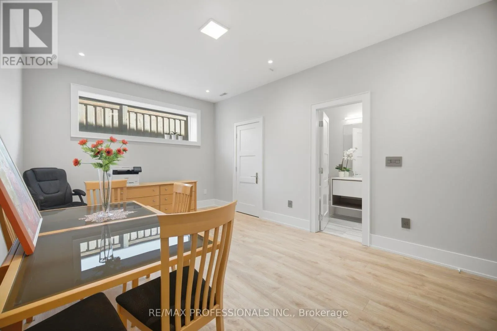 466 THE KINGSWAY