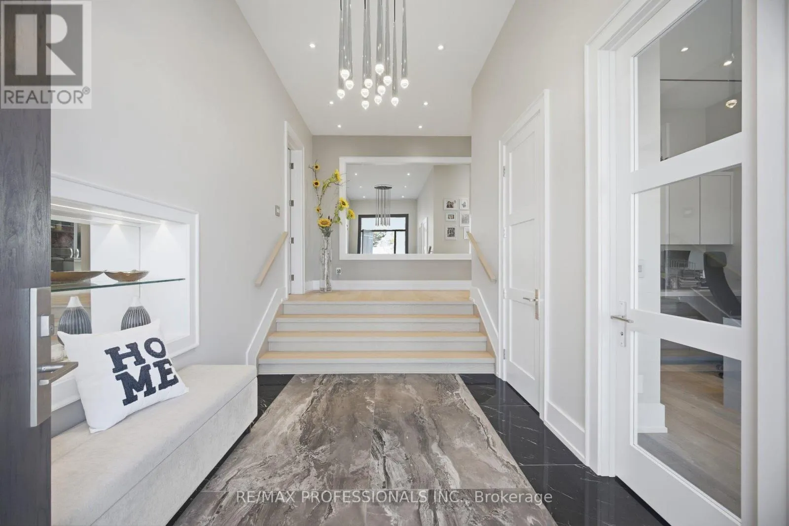 466 THE KINGSWAY