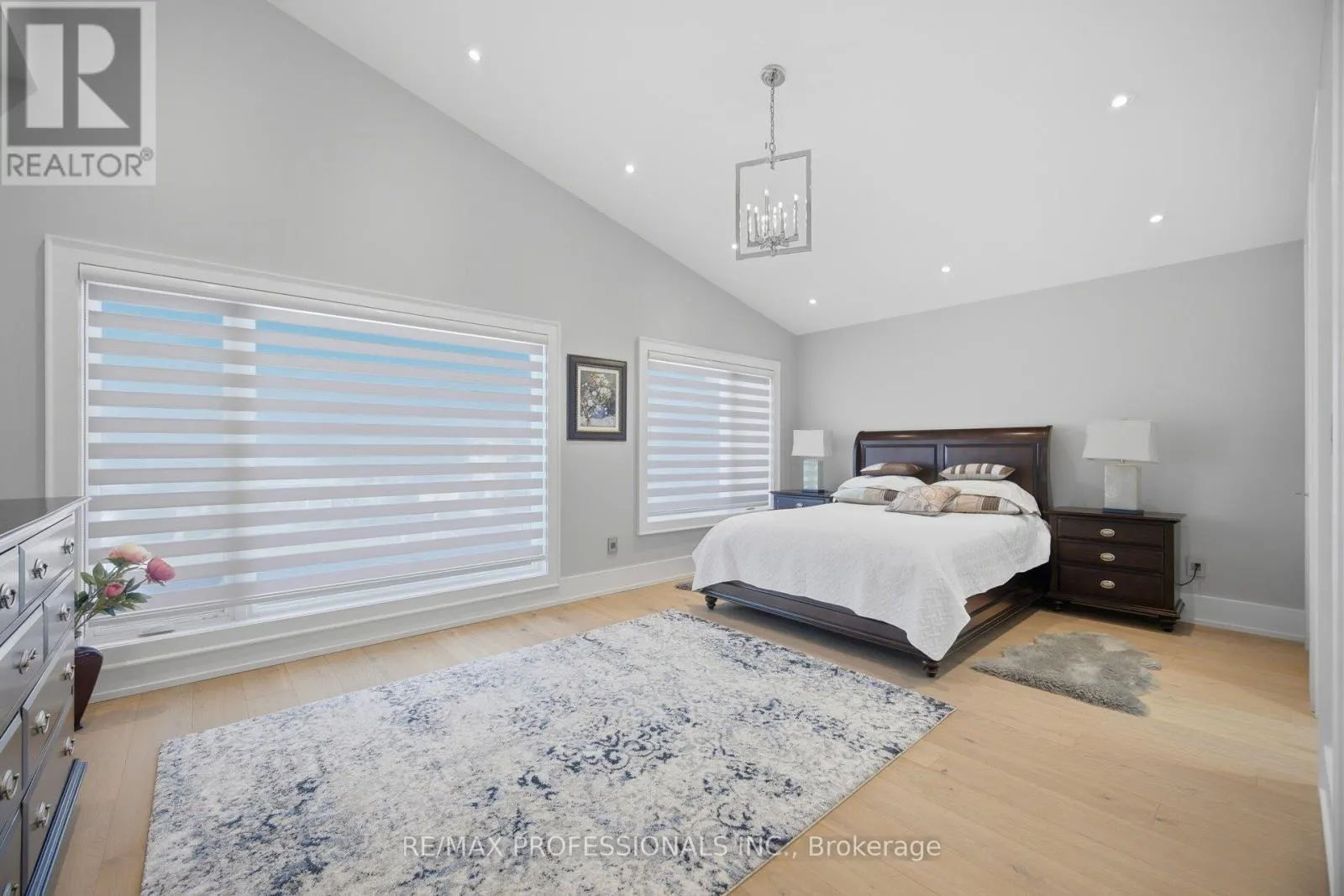 466 THE KINGSWAY