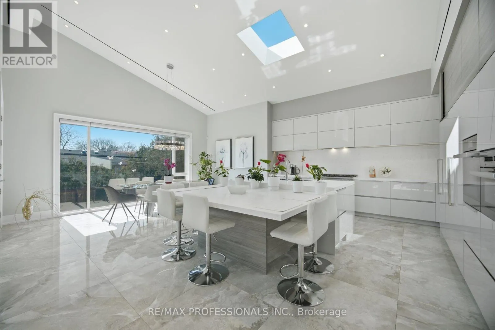 466 THE KINGSWAY