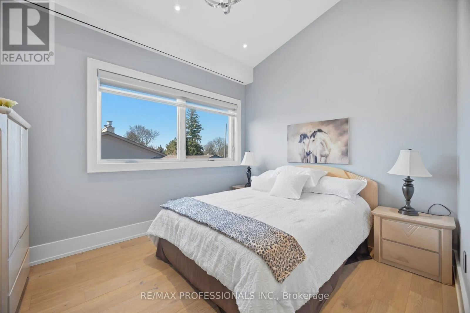 466 THE KINGSWAY