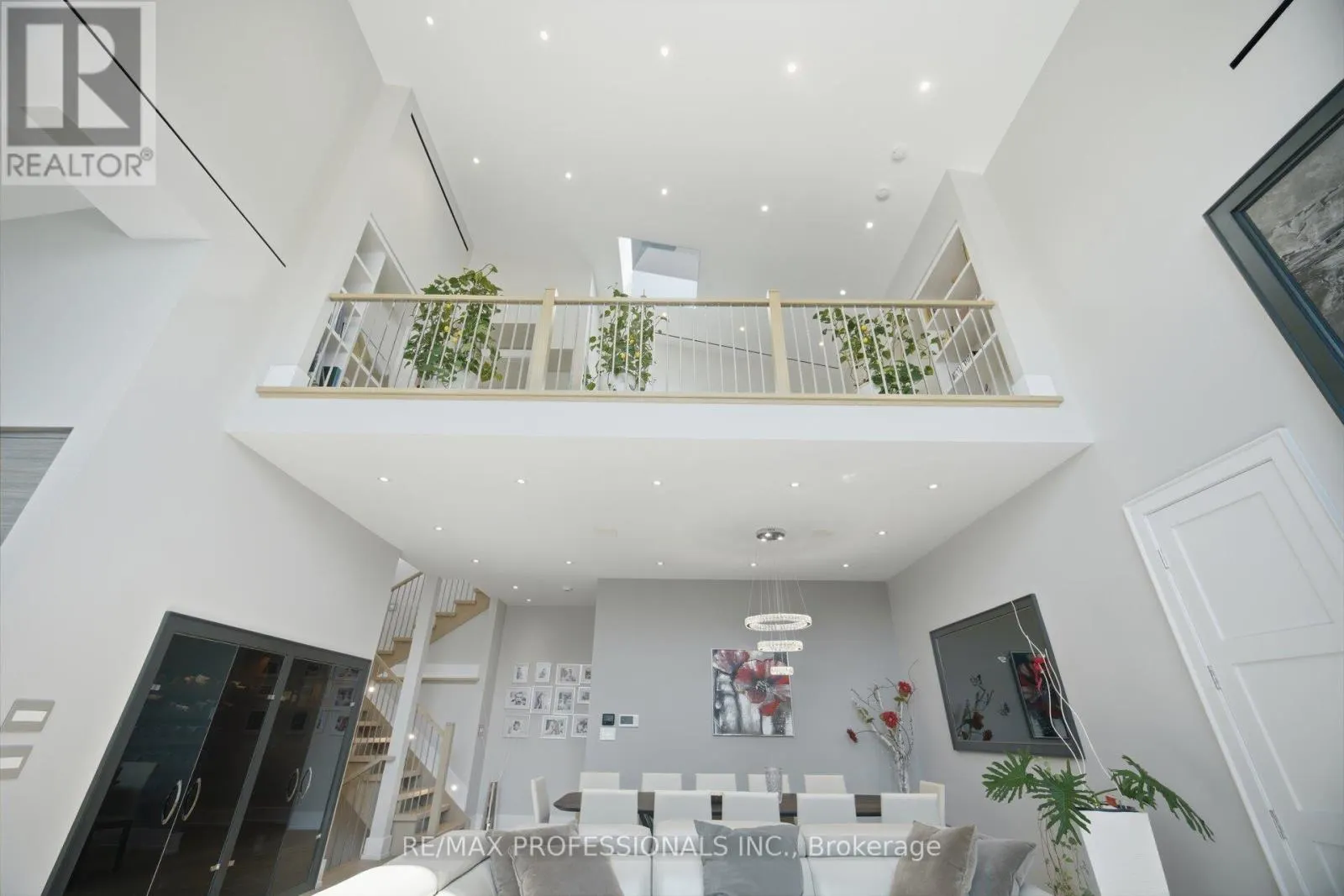 466 THE KINGSWAY