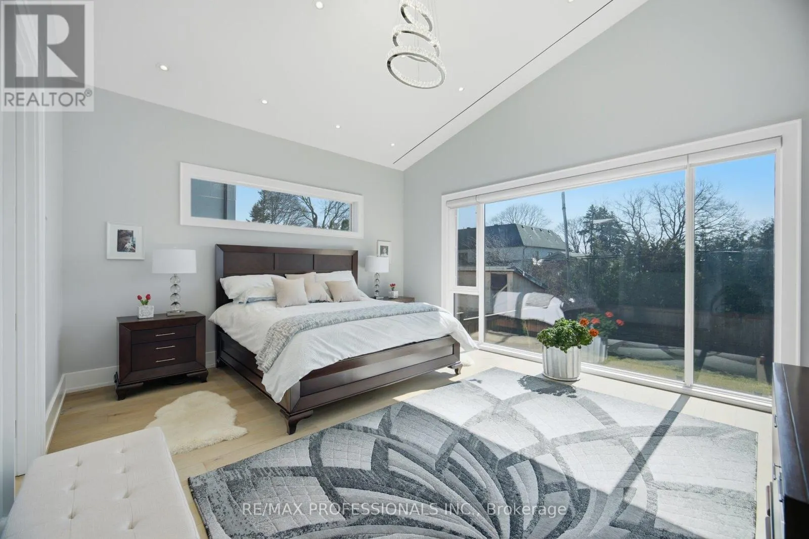 466 THE KINGSWAY