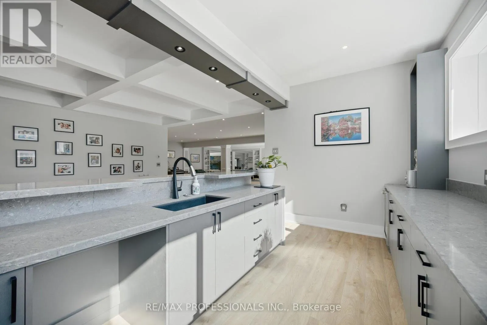466 THE KINGSWAY