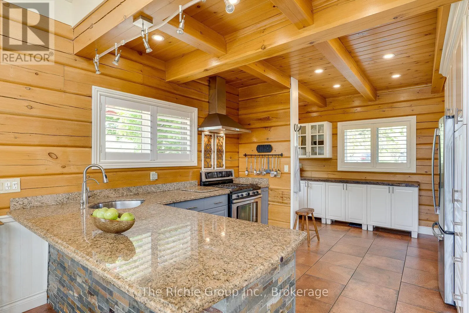 143 GREEN LAKE ROAD W
