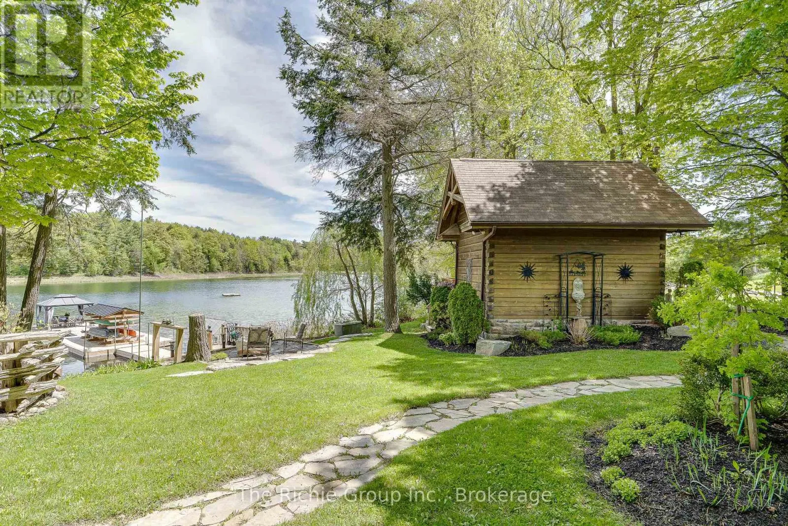 143 GREEN LAKE ROAD W