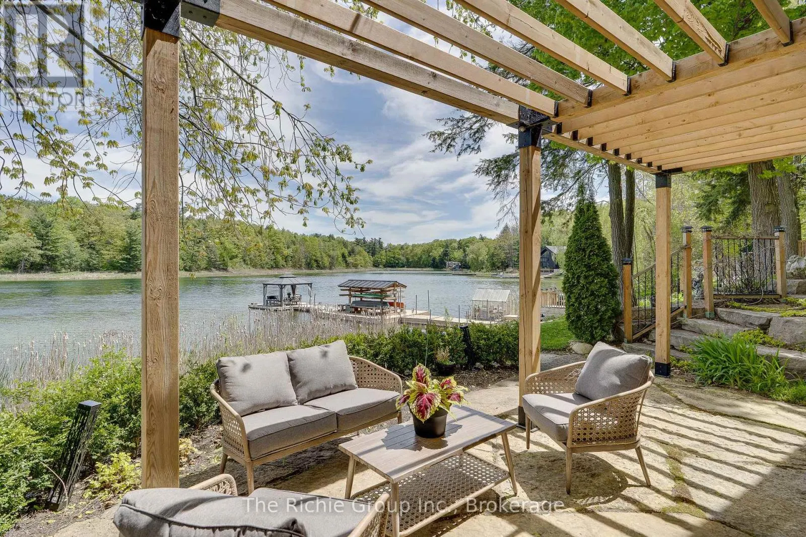 143 GREEN LAKE ROAD W
