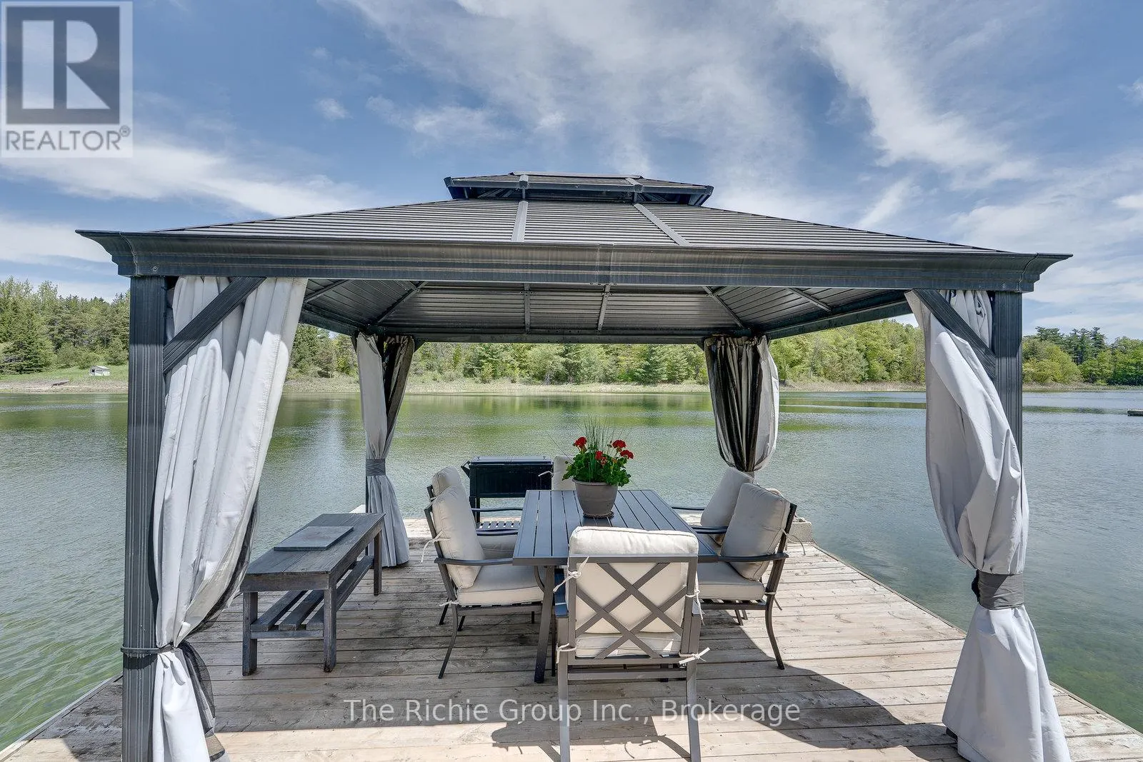 143 GREEN LAKE ROAD W