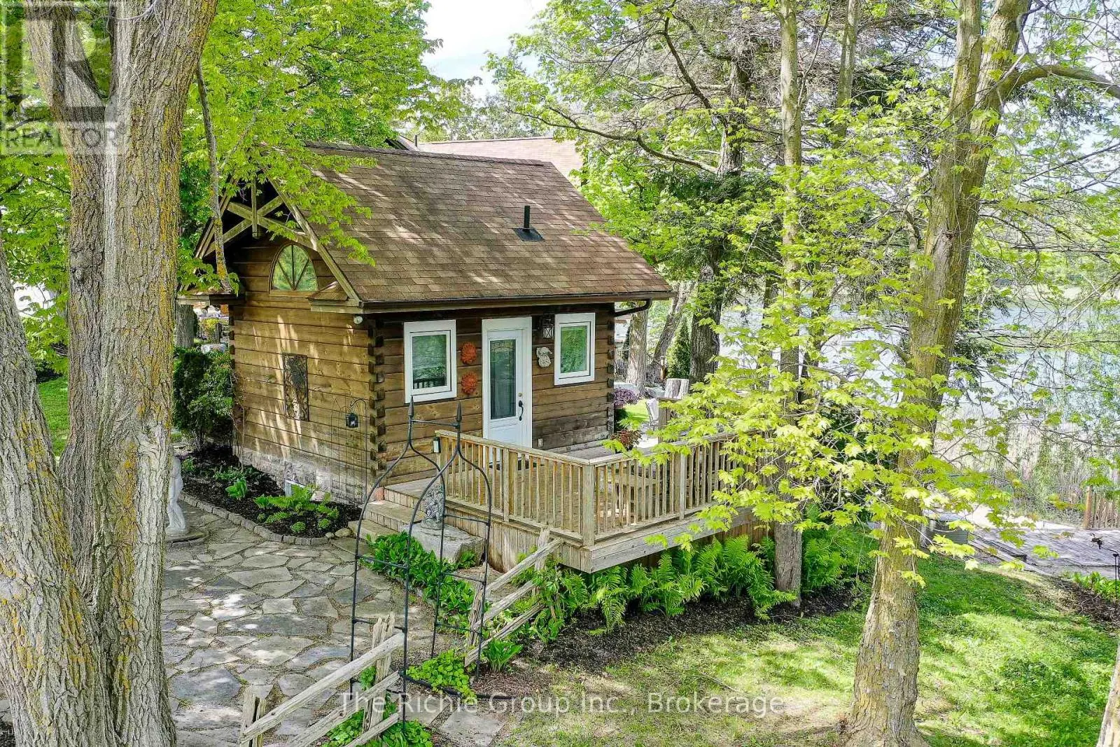 143 GREEN LAKE ROAD W