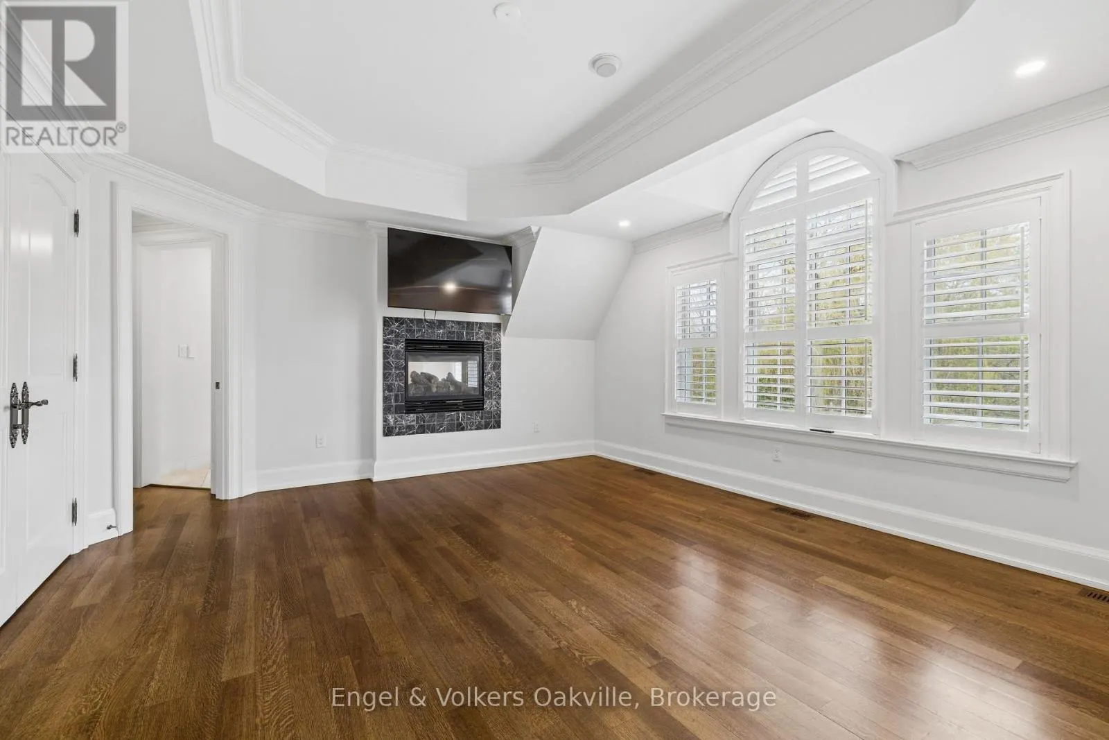 1182 STREAMBANK DRIVE