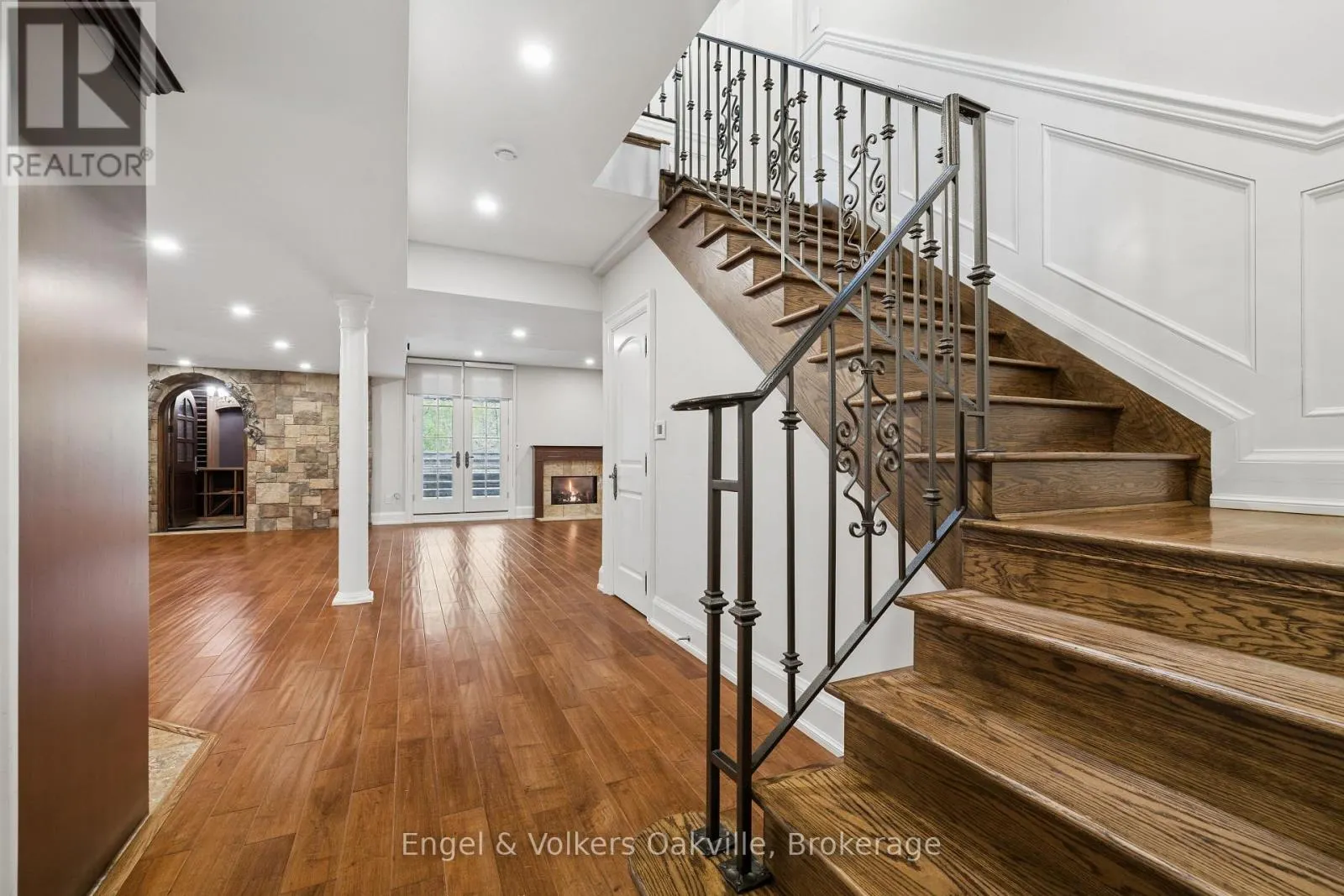 1182 STREAMBANK DRIVE