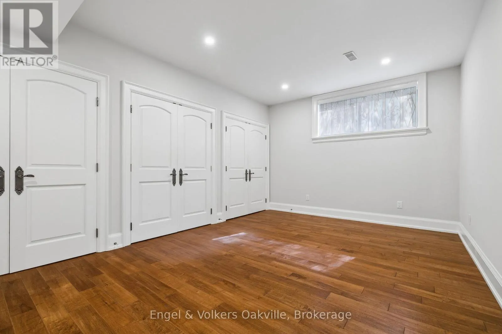1182 STREAMBANK DRIVE