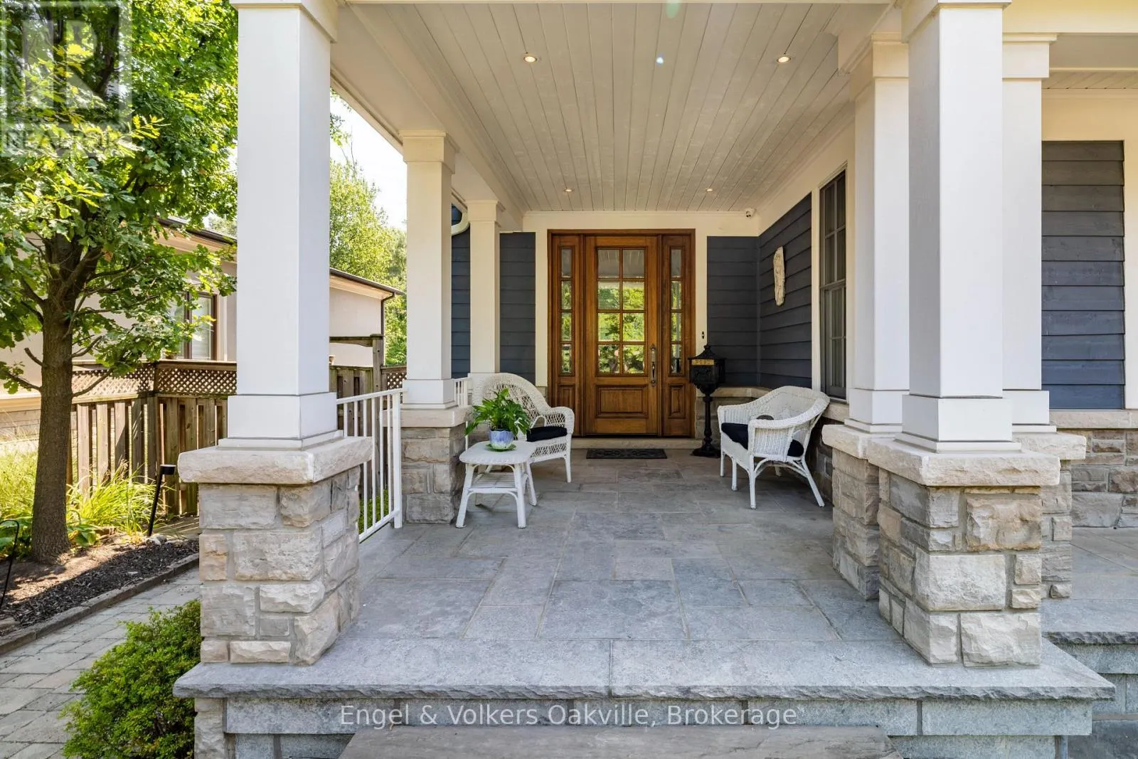 1182 STREAMBANK DRIVE