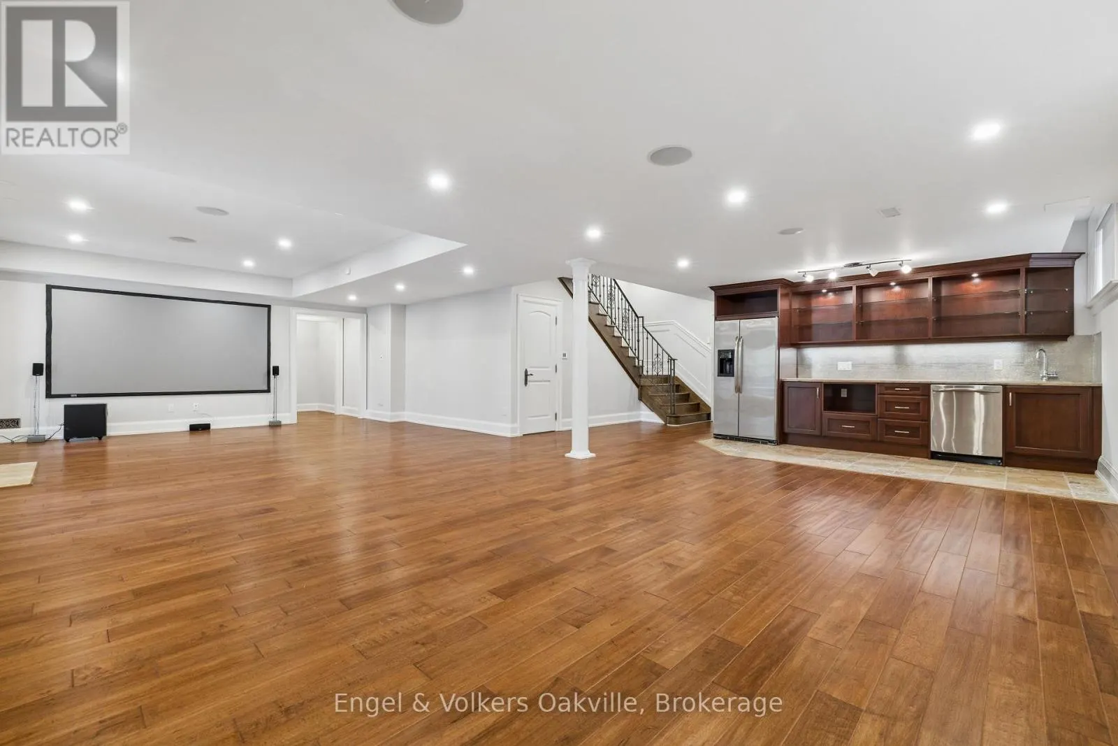 1182 STREAMBANK DRIVE